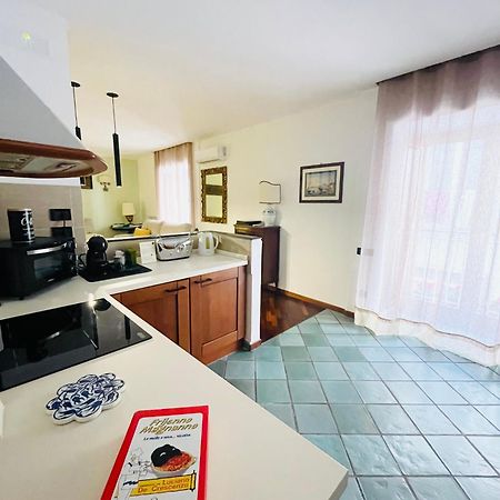 Re Gallo Luxury Apartment Plebiscito In Via Chiaia Naples Luaran gambar