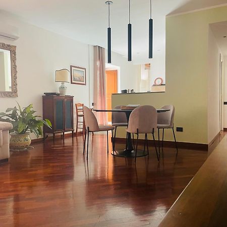 Re Gallo Luxury Apartment Plebiscito In Via Chiaia Naples Luaran gambar