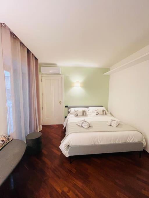 Re Gallo Luxury Apartment Plebiscito In Via Chiaia Naples Luaran gambar