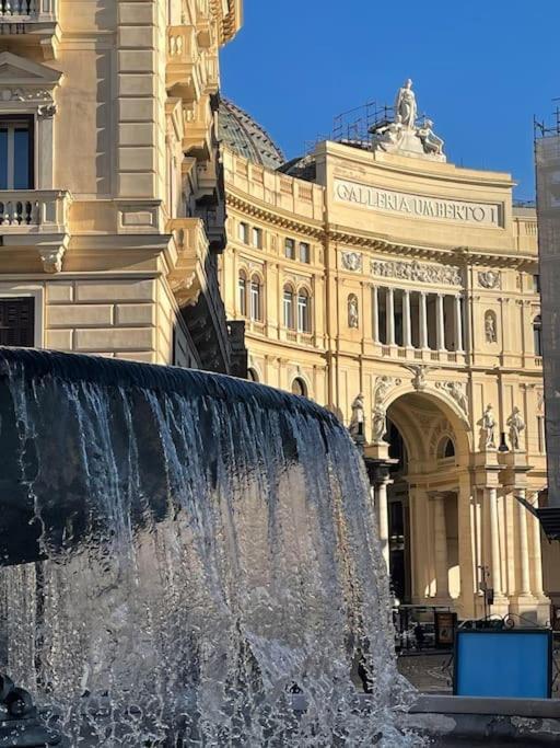 Re Gallo Luxury Apartment Plebiscito In Via Chiaia Naples Luaran gambar